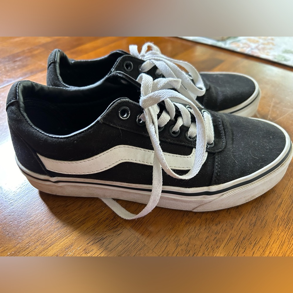 Vans Shoes Old Skool Black And White Sneaker Shoes Womens Size 6.5